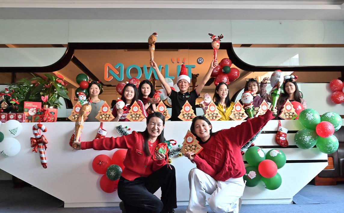 나우릿에서 2025년 크리스마스를 축하드립니다!