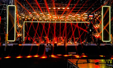 NOWLIT QR-B295 빔 라이트가 나이지리아 무대 행사에서 빛을 발합니다. (콘텐츠)